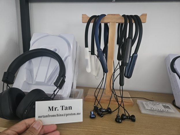 Wireless Neckband Earphones & Headphones