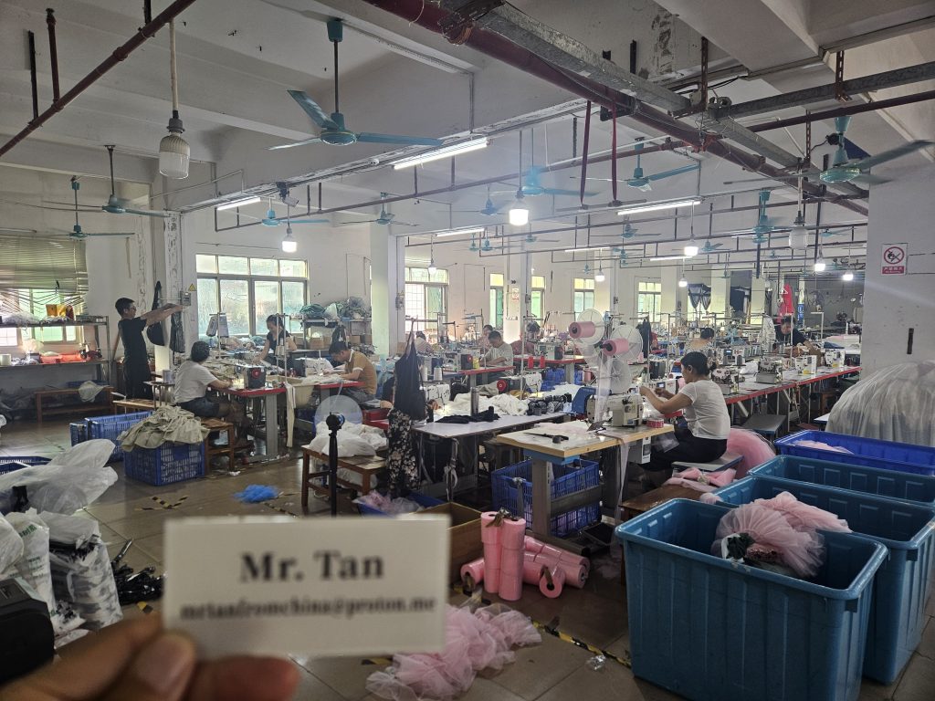 White Fox Supplier: Chic Women’s Wear Factory OEM/ODM in Humen Dongguan China (ID:015) - Img